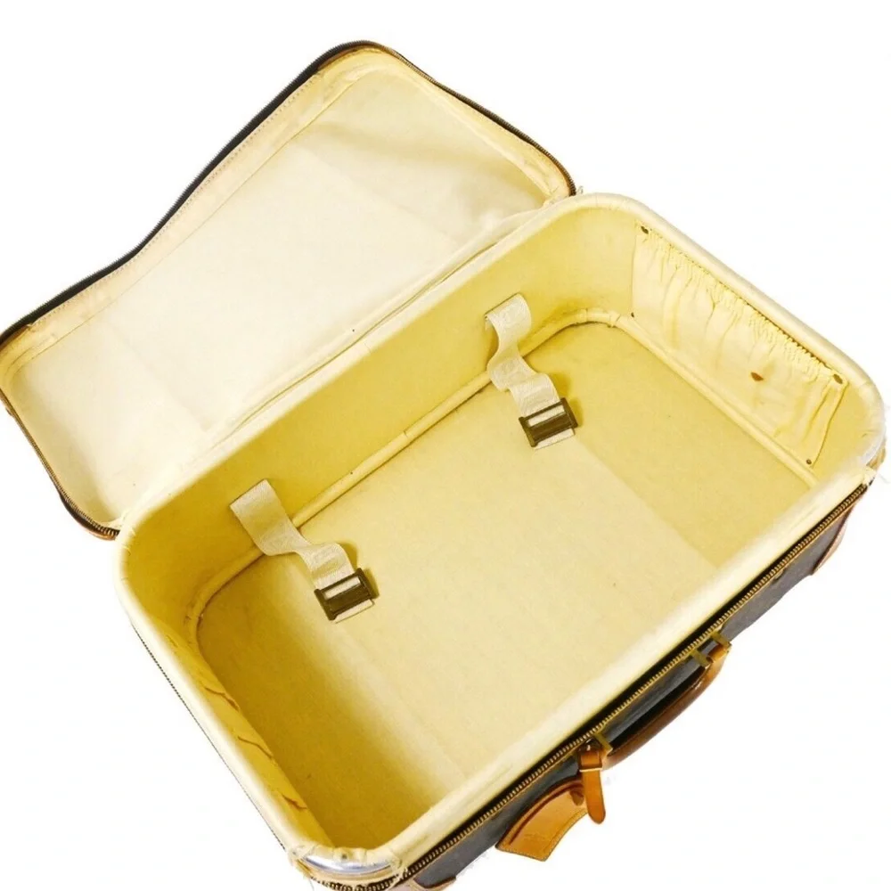 Louis Vuitton - Picture 15 of 16